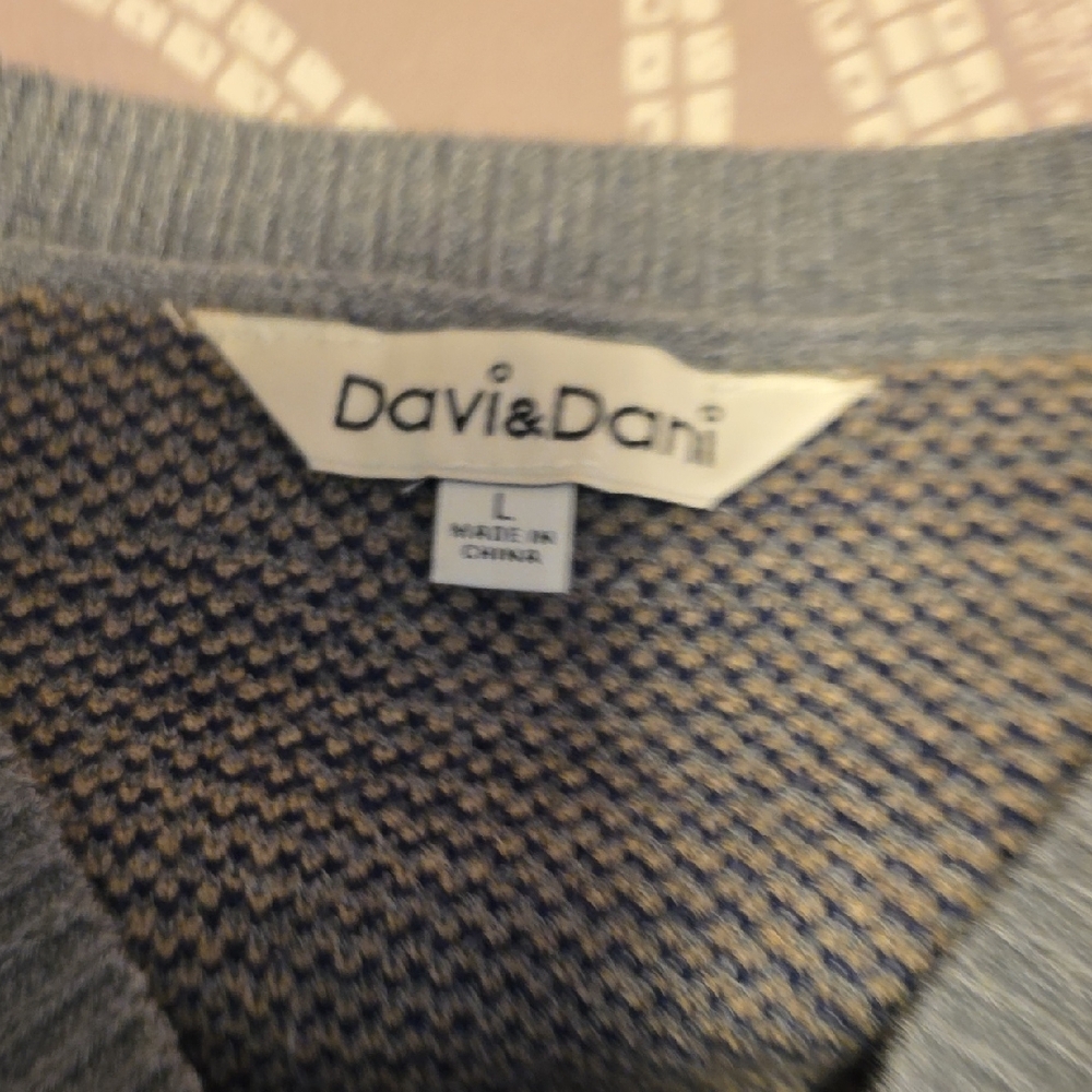 EUC DAVI & DANI Camouflage Pattern Sweater Large - Picture 3 of 6